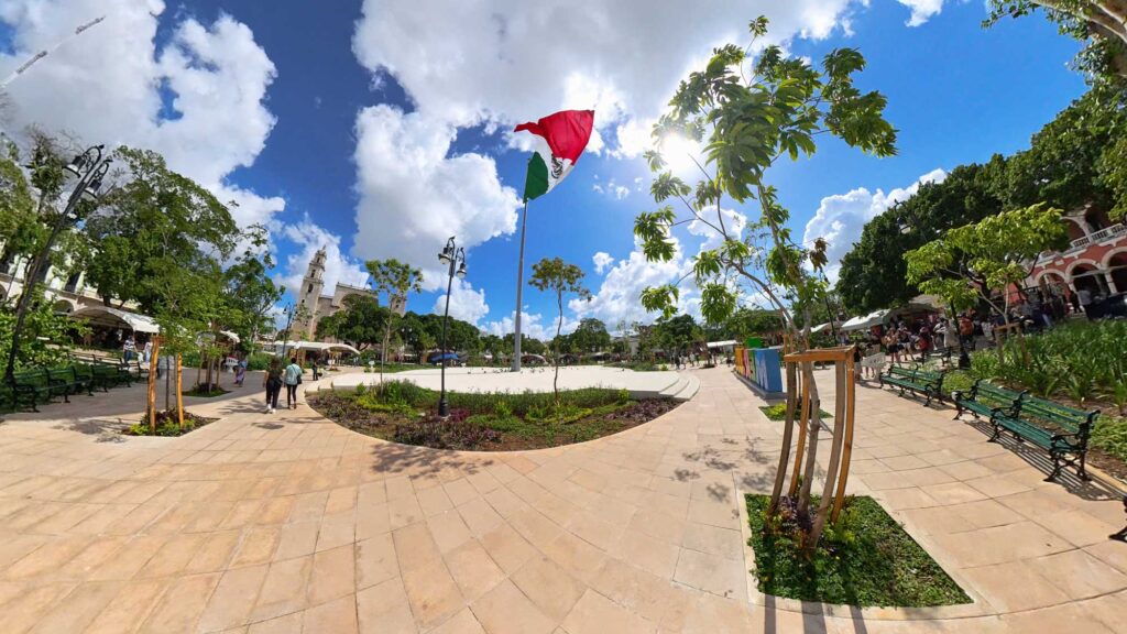 Hasta Bandera en La Plaza Grande de Mérida Yucatán