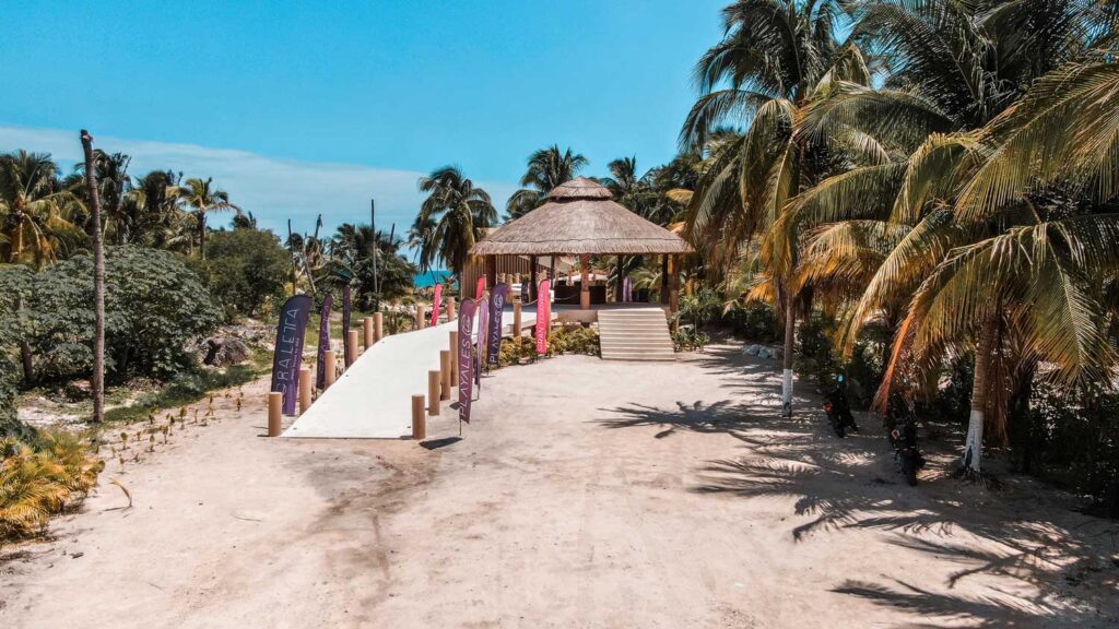 Palapa de Recepción y Rampa de Coraletta Wave House