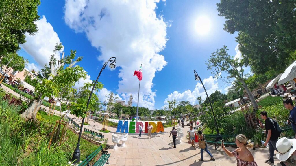 Letritas de Mérida en La Plaza Grande de Mérida Yucatán