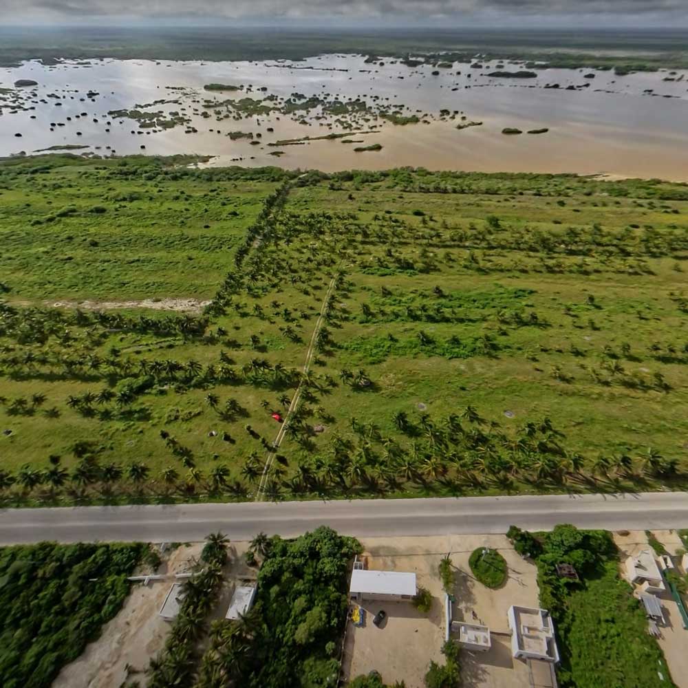 Cayo Coco Tropical Living Terrenos Comerciales Vista Aérea hacia la Laguna Rosada