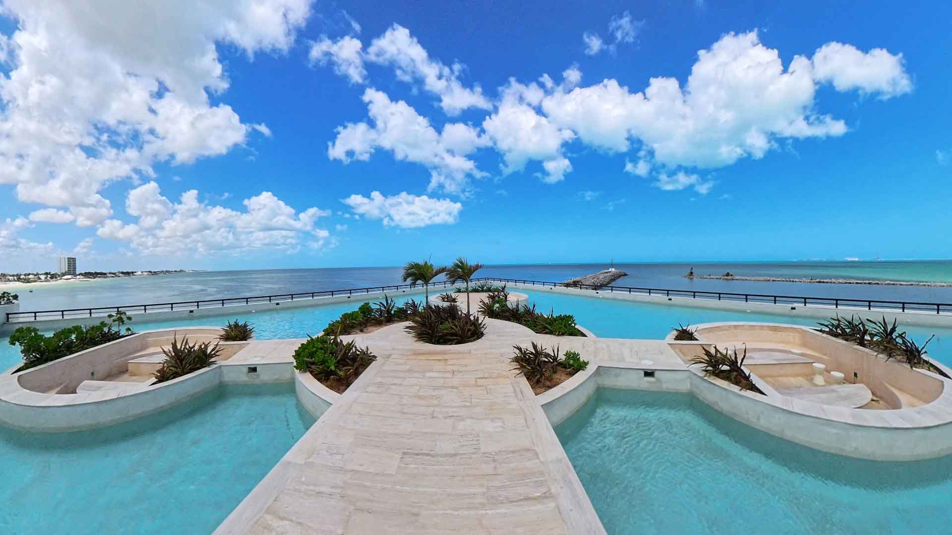 Alberca con vista al mar de Yucalpetén Resort Marina