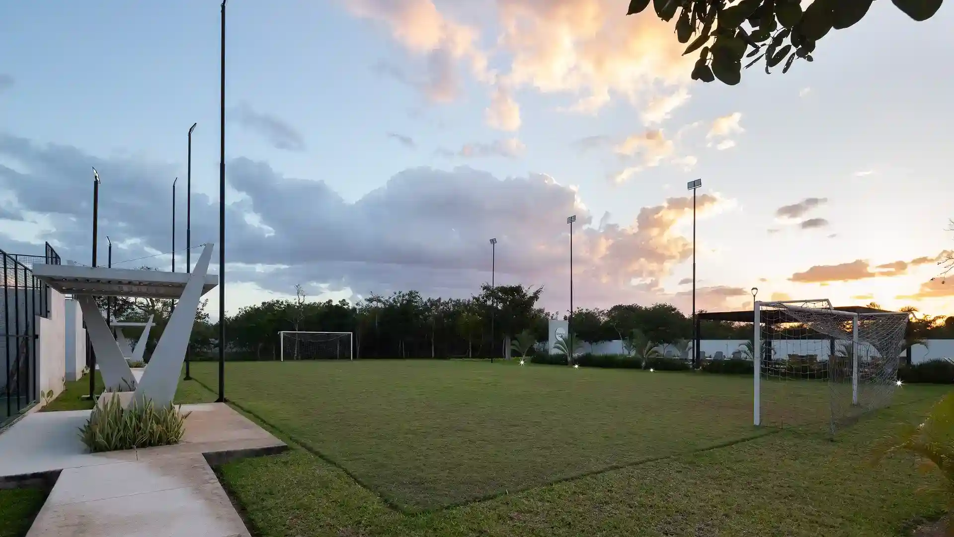 Blanca Residencial Mérida Cancha de Futbol