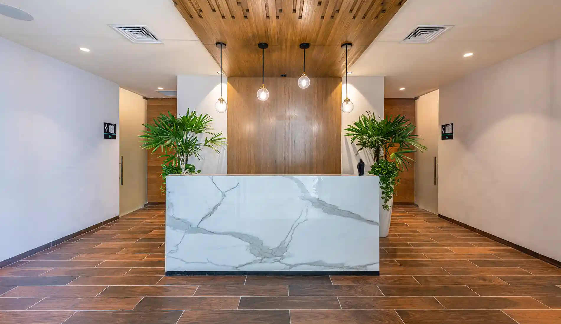 Recepción Zona de Lockers y Vestidores Casa Club Provincia Residencial